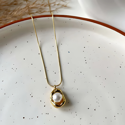 Golden Nest Pearl Necklace