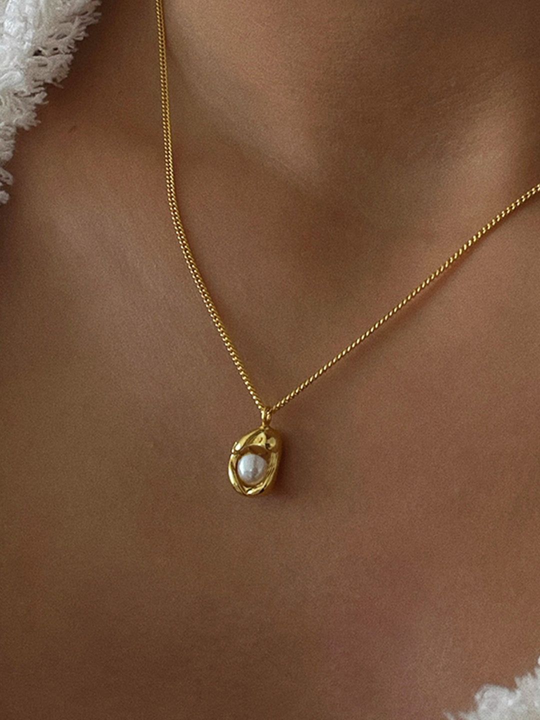 Golden Nest Pearl Necklace