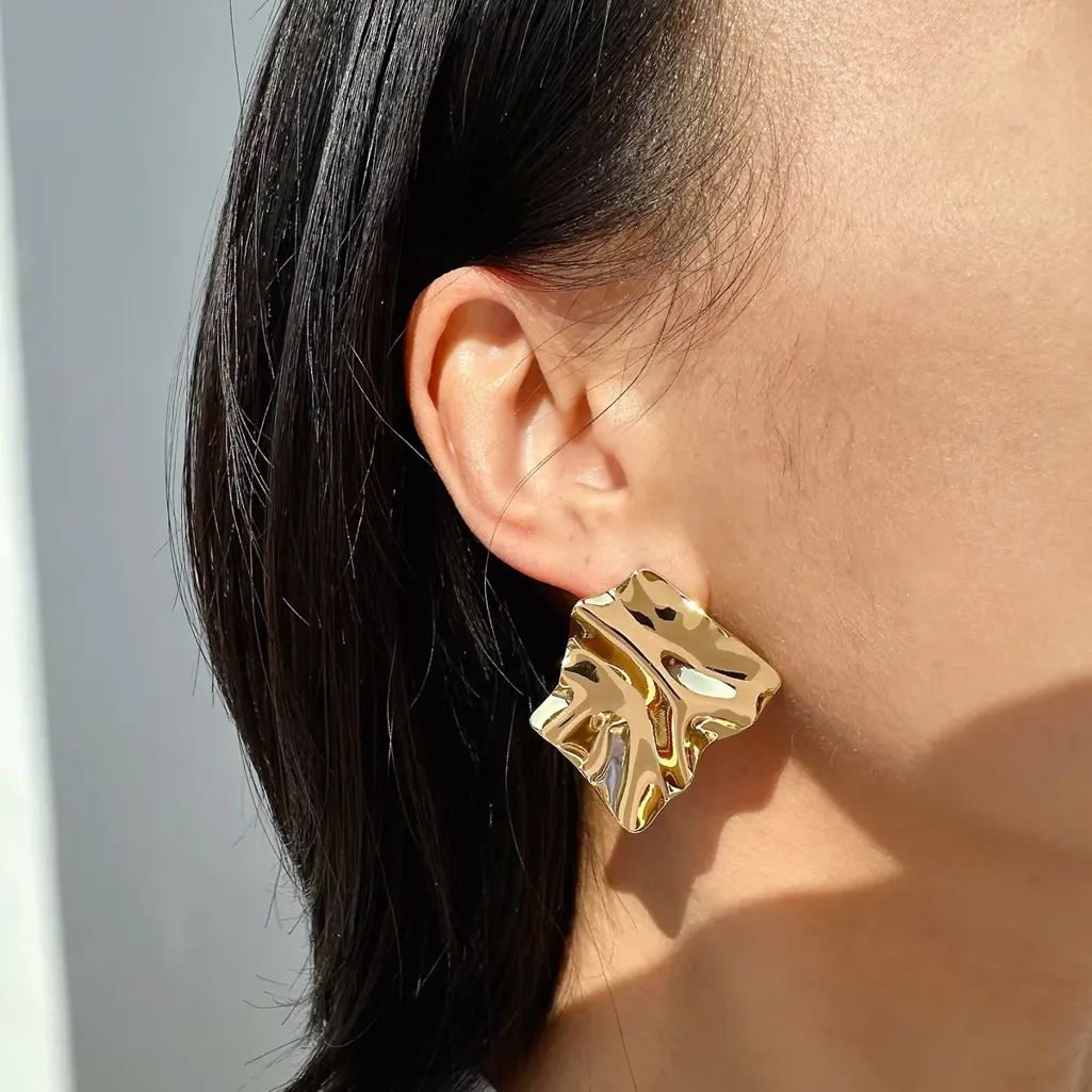 Wavy squared stainless steel earrings